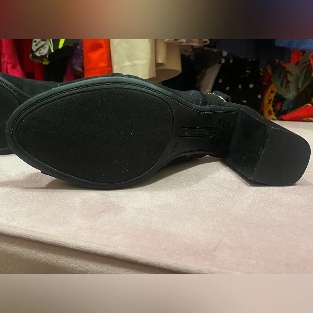 Black Tommy Hilfiger pumps. Never used. - Picture 4 of 4